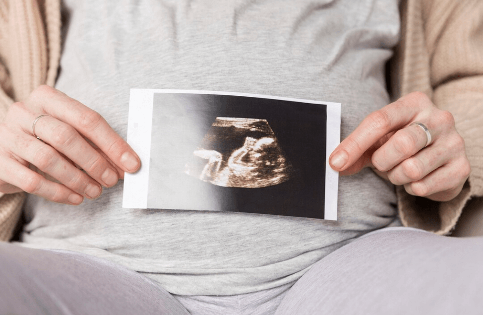 Можно ли делать ЭКО при климаксе