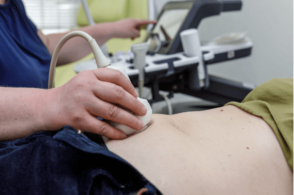 Гиперстимуляция яичников при ЭКО: причины, симптомы и лечение